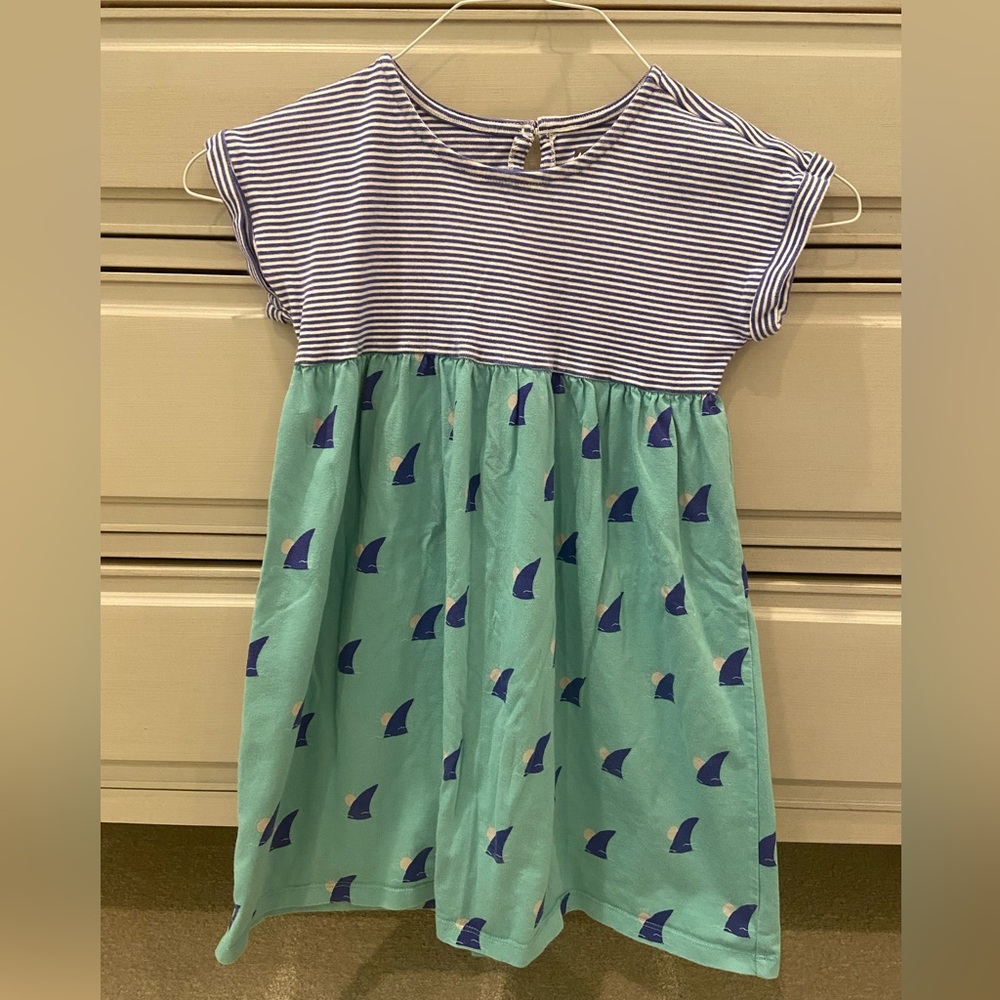 CUTE! Size 6 girls Tea play dress. Gently worn only a few times!